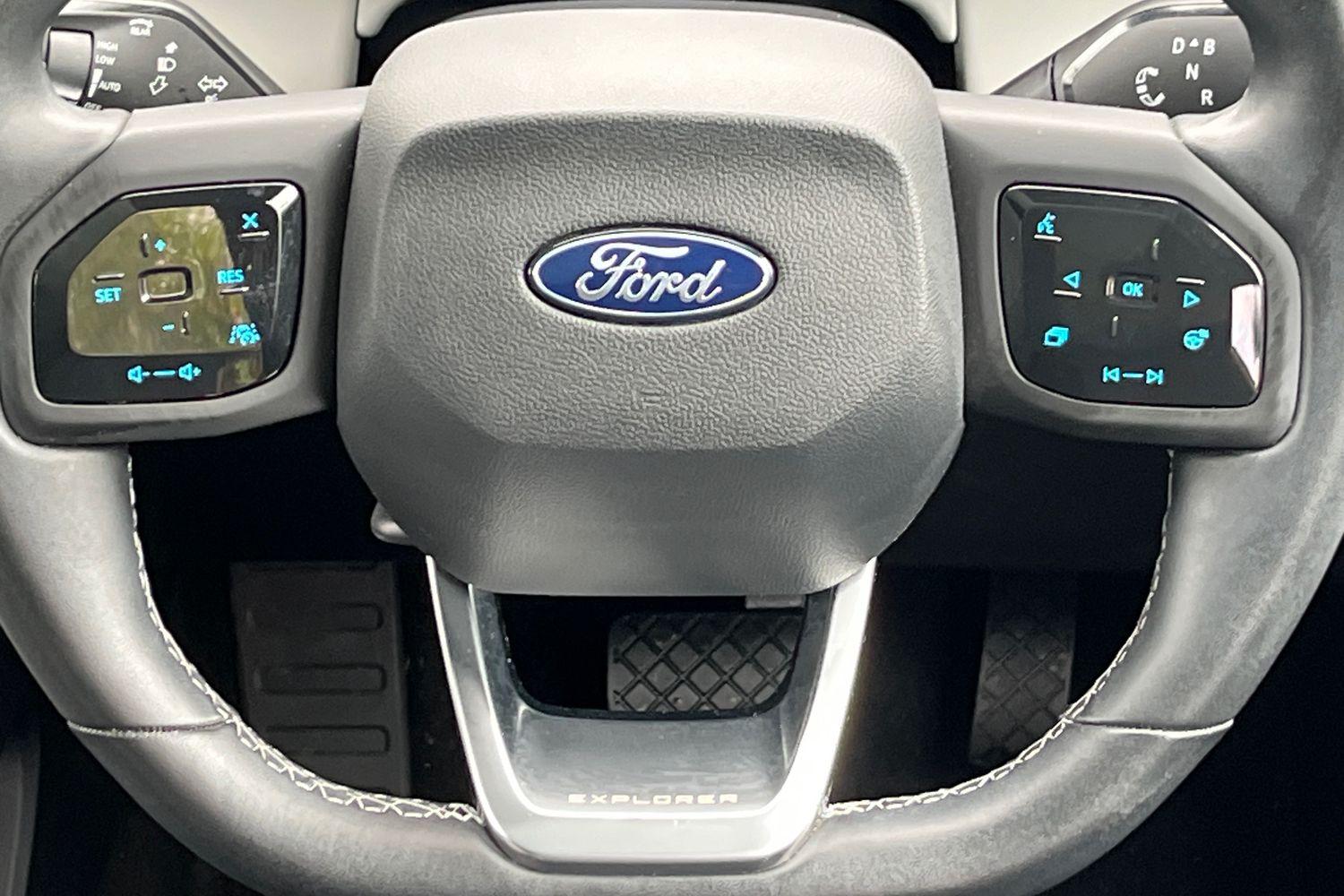 Ford Explorer Photo 11