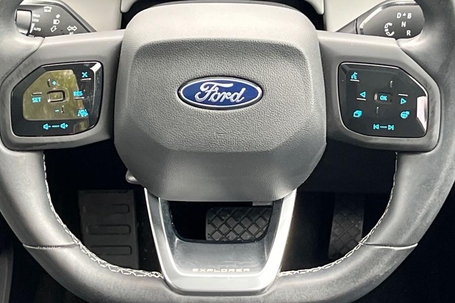 Ford Explorer Photo autoimg-547a8b379343e7e4758b055e56df0e5371e5d0bd.jpg