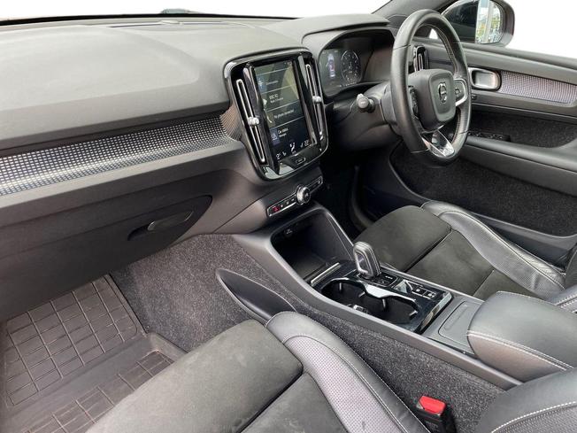 VOLVO XC40 Photo 2
