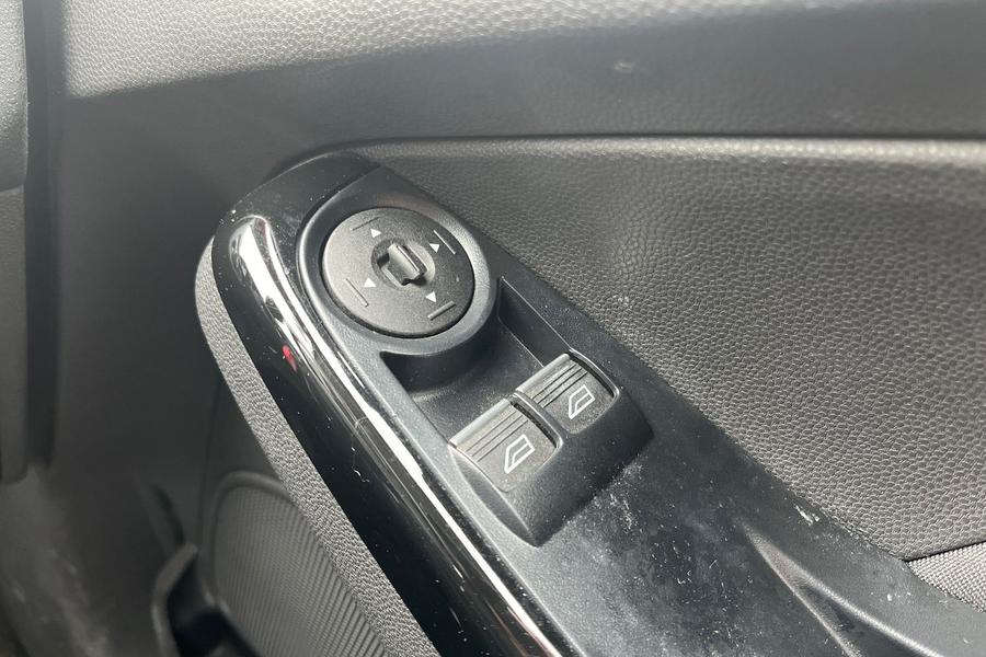 Ford FIESTA Photo autoimg-548012b52ebc8abd309674f5d1e7bacf4ca13cc9.jpg