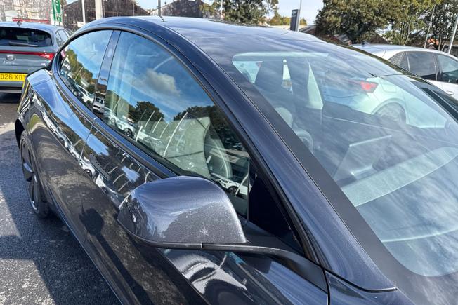 TESLA Model 3 Photo 20