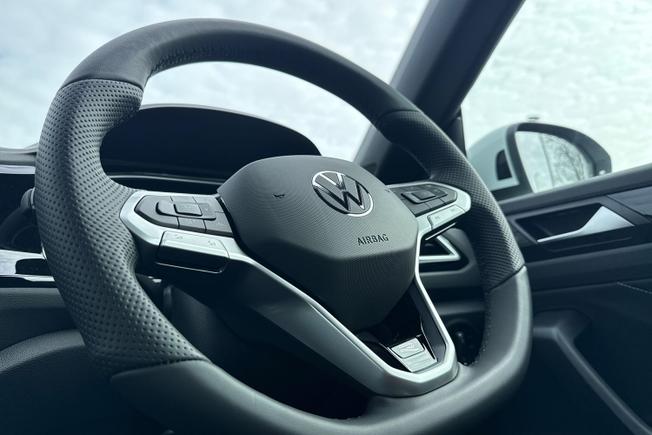 VOLKSWAGEN T-Roc Photo 26