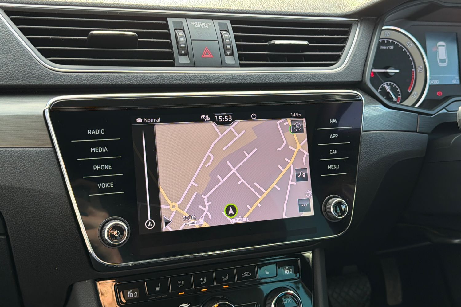 Skoda Superb Photo 32