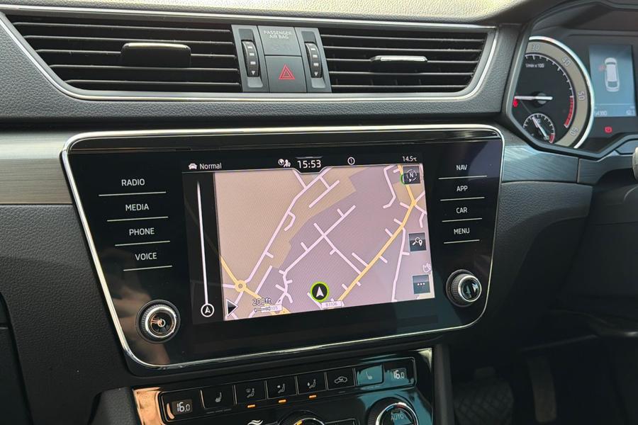 Skoda Superb Photo autoimg-549cdd7a360e7eebab54a89bec7b64f5c723ef0a.jpg