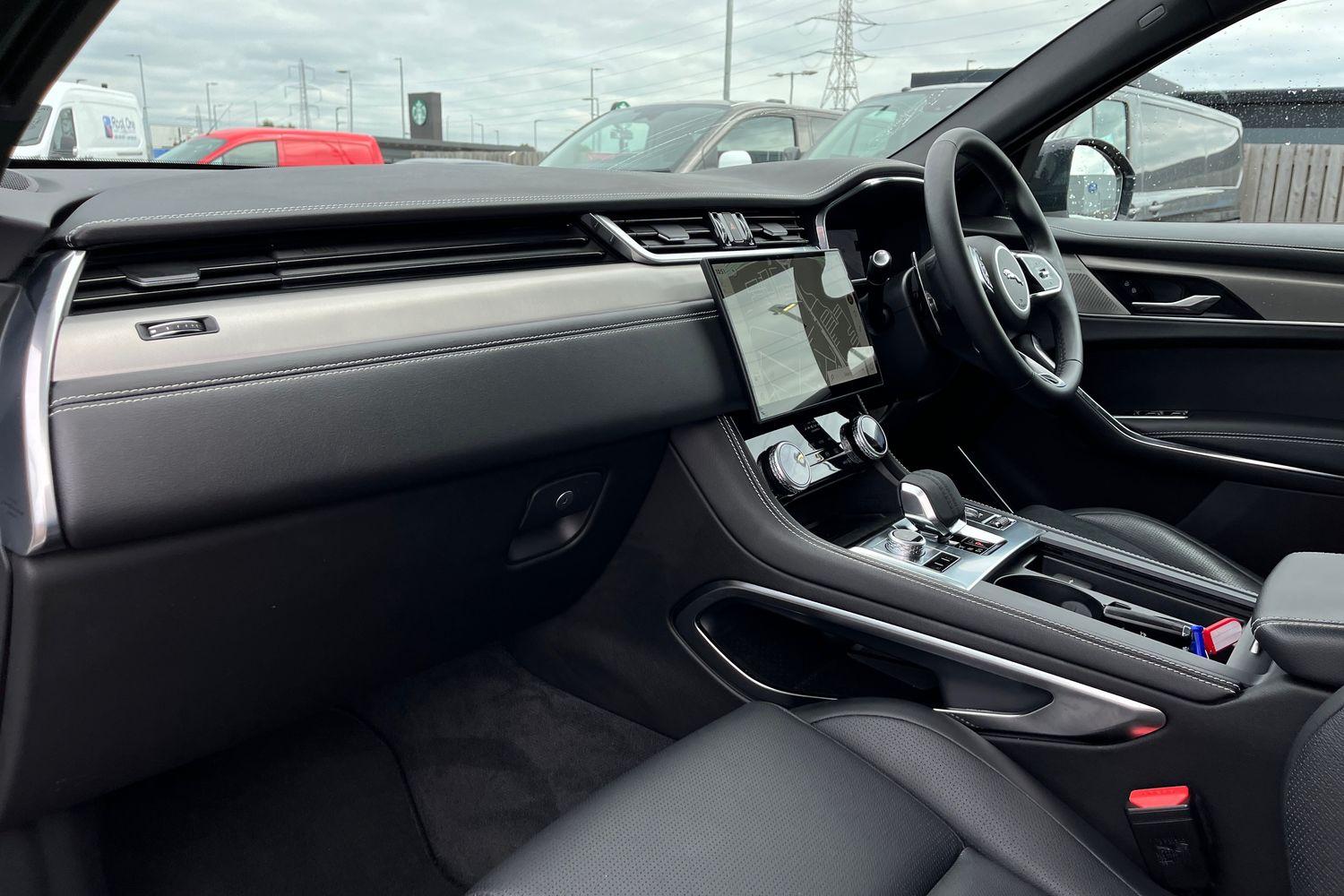 Jaguar F-PACE Photo 17