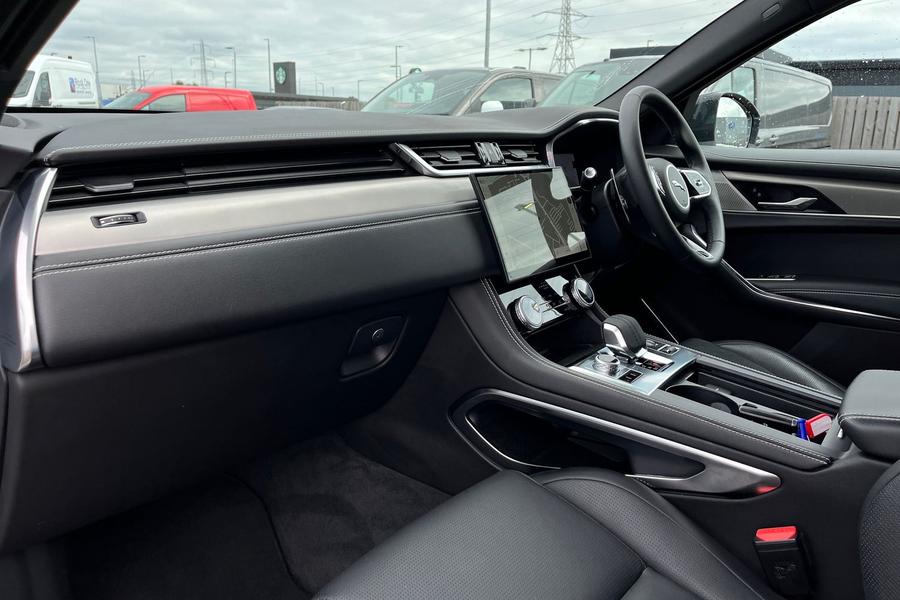 Jaguar F-PACE Photo autoimg-549eeb13b88a9d977fb0dcacba5143d416c2fd03.jpg