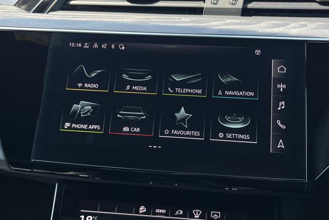 AUDI E-Tron S Photo 13