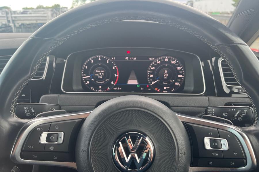 Volkswagen GOLF Photo autoimg-54a53ebbd189ae63fea89ecbf15cddd0b9fba31a.jpg