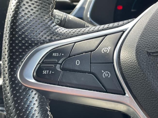 RENAULT Captur Photo 16