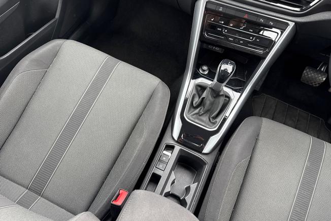 VOLKSWAGEN T-Roc Photo 23