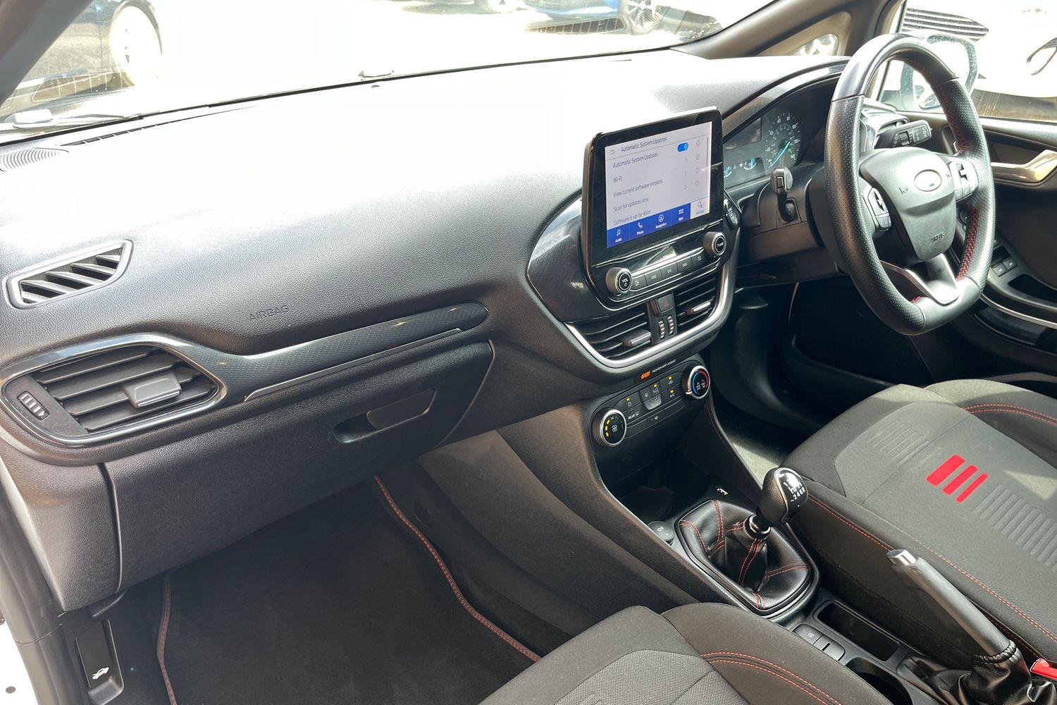Ford FIESTA Photo 17