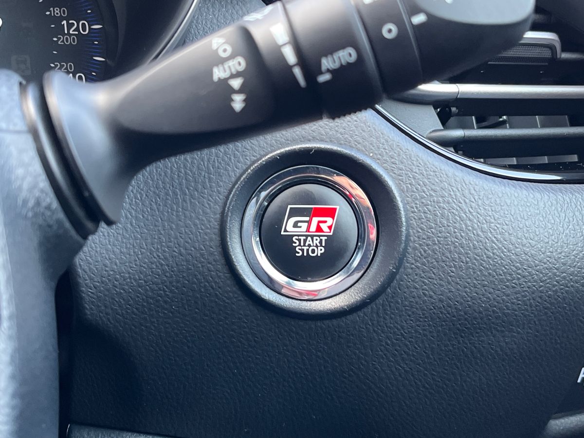 Toyota C-HR Photo 39