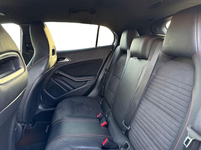 MERCEDES-BENZ GLA Photo 9