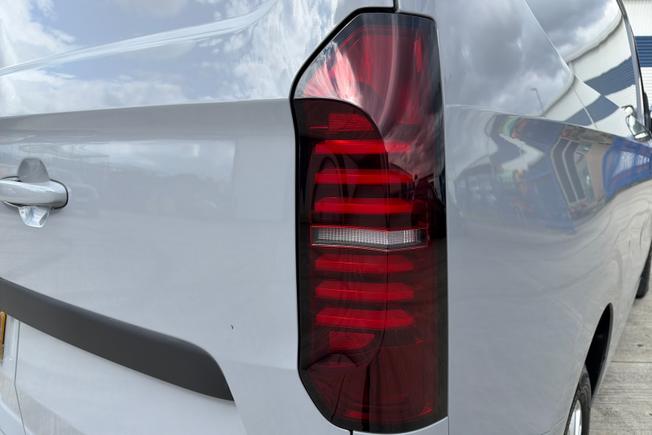 VOLKSWAGEN Transporter Photo 18