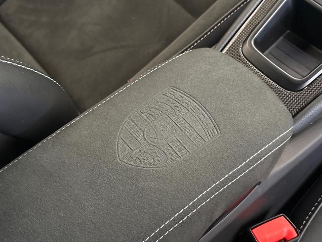 PORSCHE 718 Cayman Photo 45