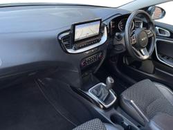 KIA Ceed Photo 2