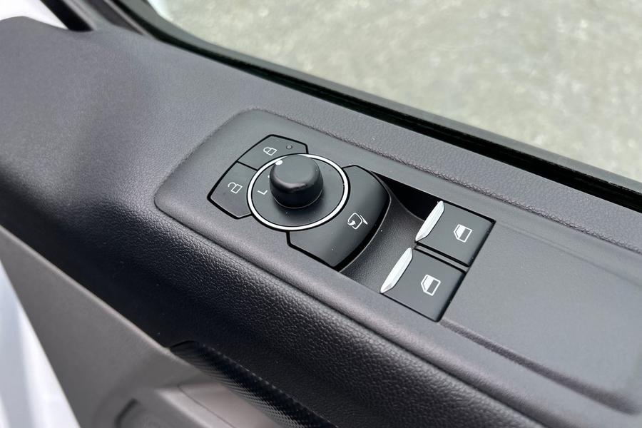 Ford E-TRANSIT CUSTOM Photo autoimg-54d630dbe0c6174361a46ed14324a87a6833e4e6.jpg
