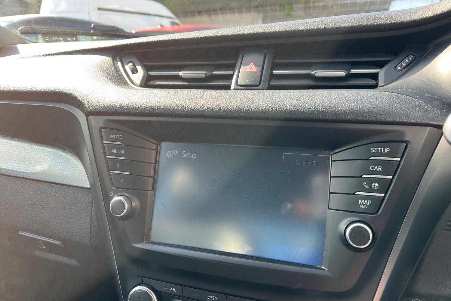 Toyota AVENSIS Photo 31