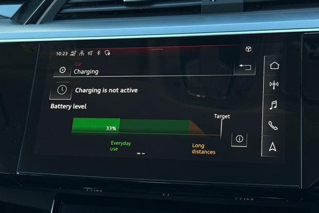 AUDI e-tron Photo 35