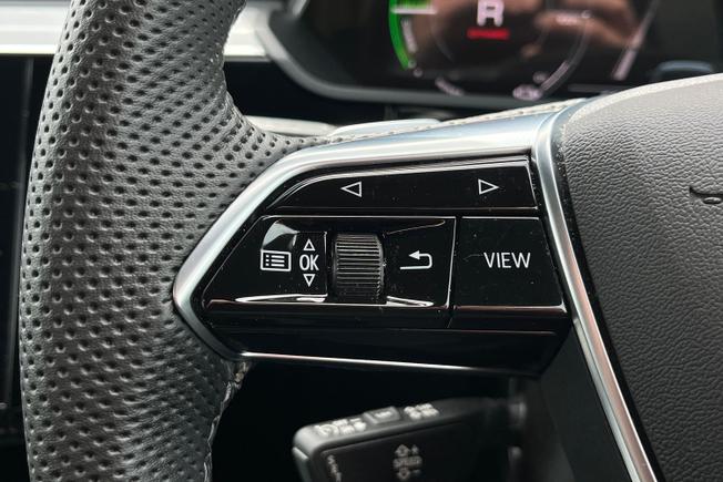 AUDI Q8 E-Tron Photo 16