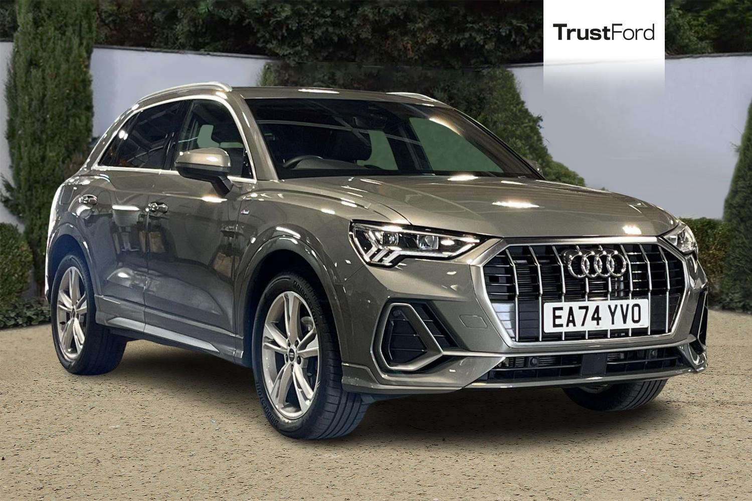 Audi Q3 Photo 0