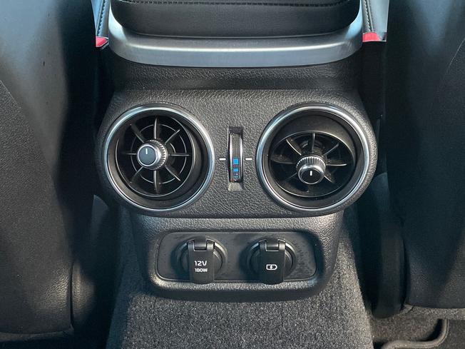 Kia Stinger Photo 38