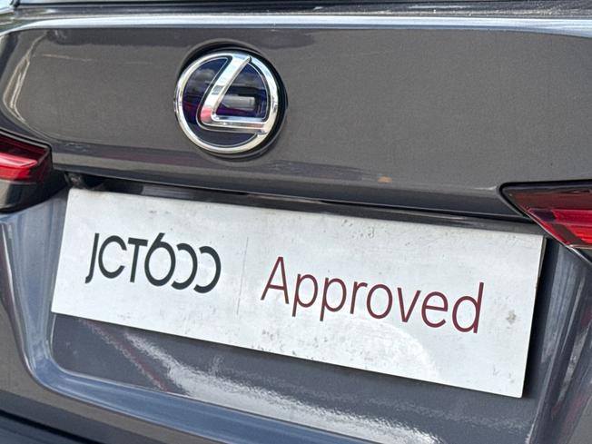 LEXUS Ct Photo 28