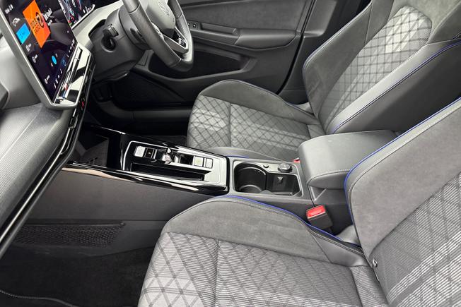 VOLKSWAGEN Golf Photo 21