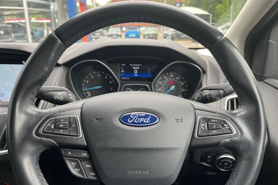 Ford FOCUS Photo autoimg-550510a8f364617b2d6a5200fc342b65d2fac542.jpg