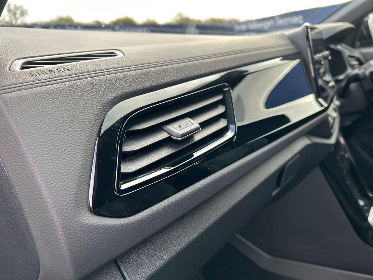 Volkswagen T-Roc Photo autoimg-5506efc99971a57874d48249da2536bba89199f3.jpg