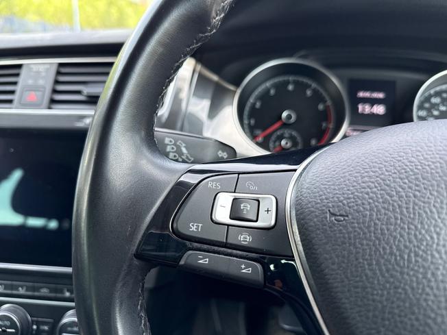 VOLKSWAGEN Golf Photo 16