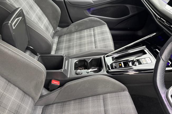 VOLKSWAGEN Golf Photo 28