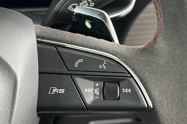 AUDI Rsq8 Photo 17