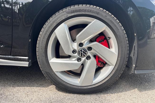 VOLKSWAGEN Golf Photo 5