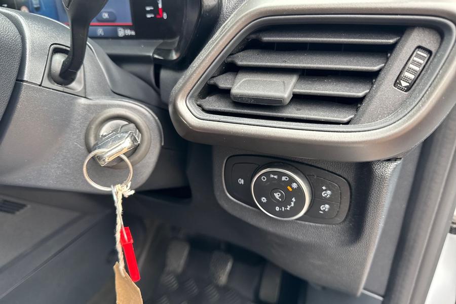 Ford TRANSIT COURIER Photo autoimg-551b69705434fdd2b7ad2dd0ab509893f82566e8.jpg
