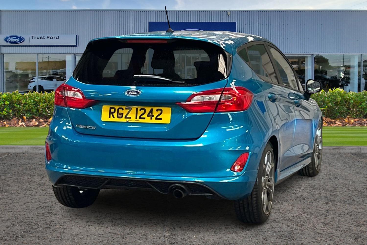 Ford FIESTA Photo 3