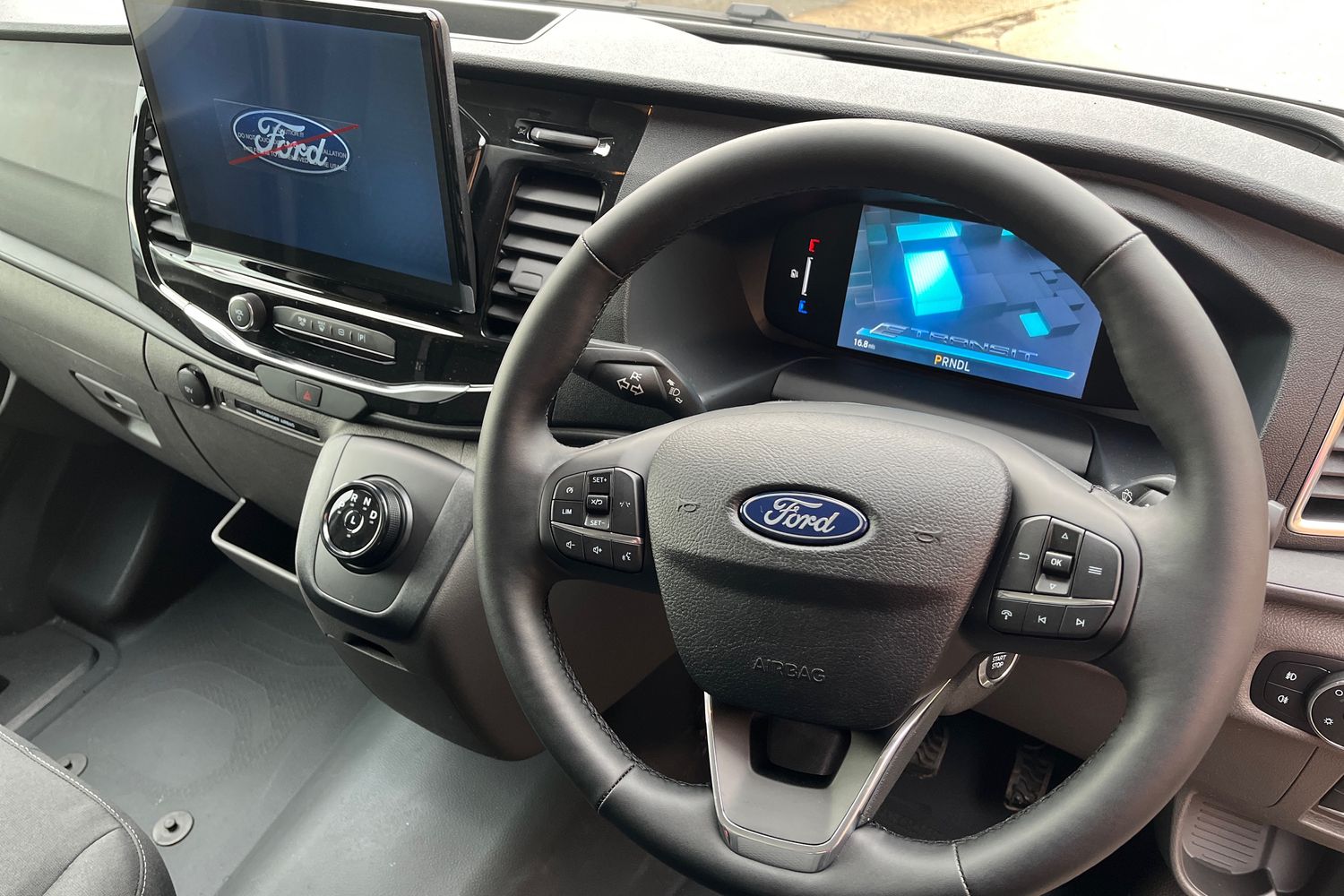Ford E-TRANSIT Photo 26