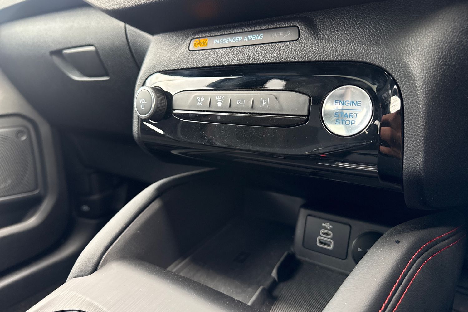 Ford KUGA Photo 38