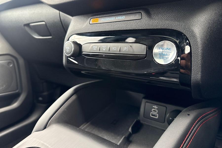 Ford KUGA Photo autoimg-552803378294a2347d1ad61fc91f95277112635e.jpg
