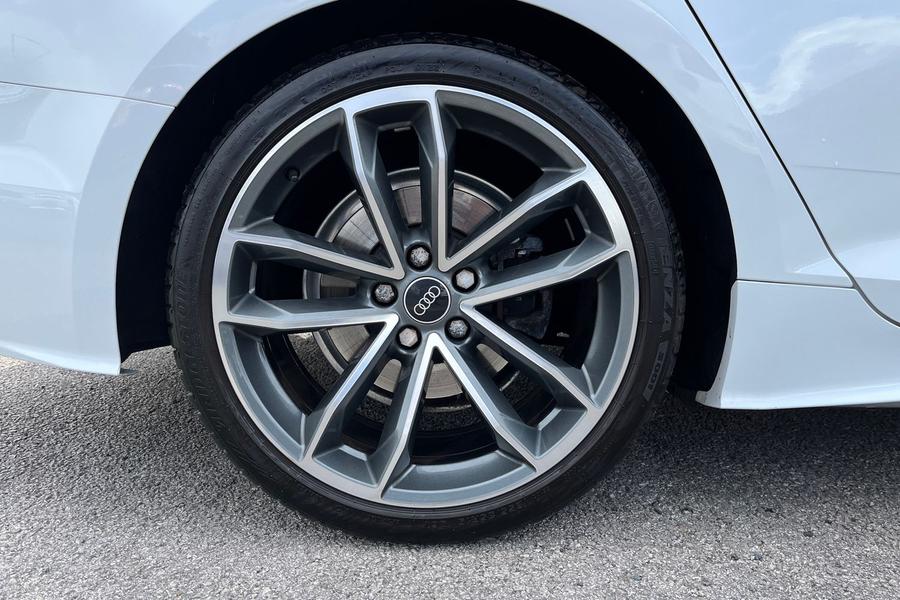 Audi A5 Photo autoimg-553c80f41eac18f5c6e56506da1e0934c7d87590.jpg