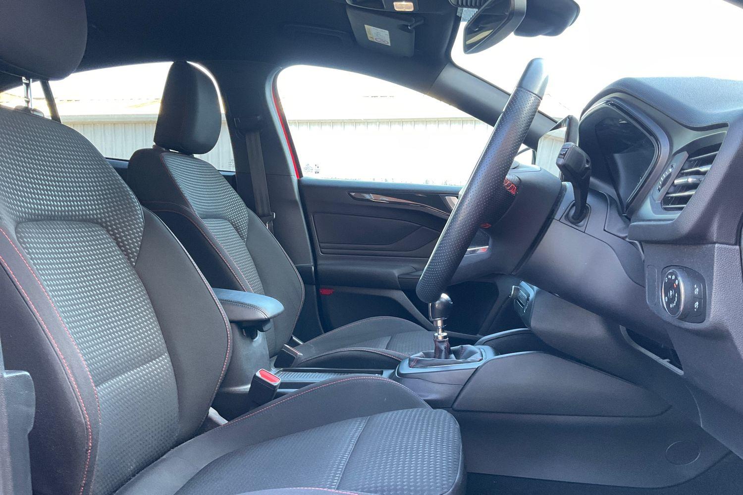 Ford FOCUS Photo 16