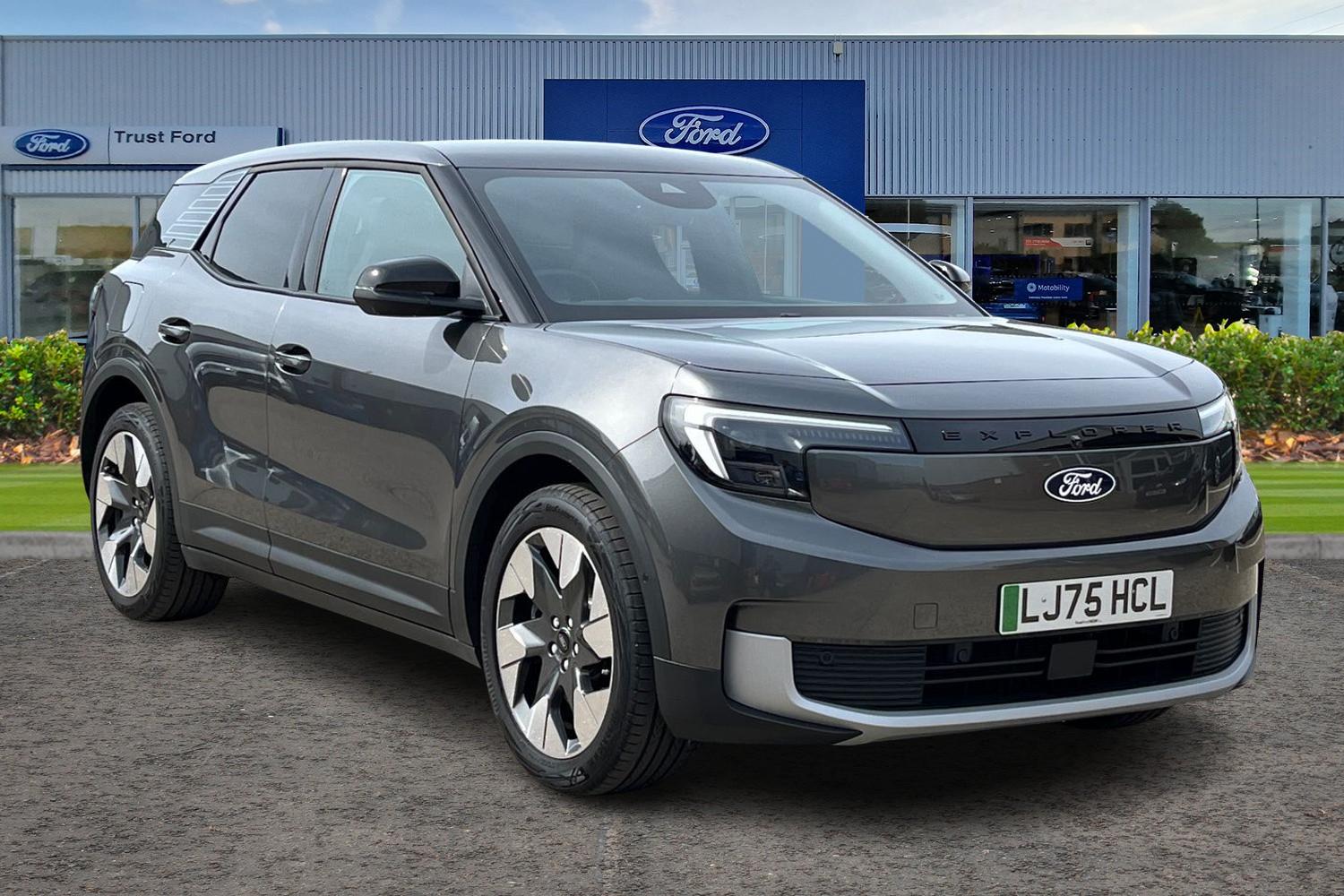 Ford Explorer Photo 0