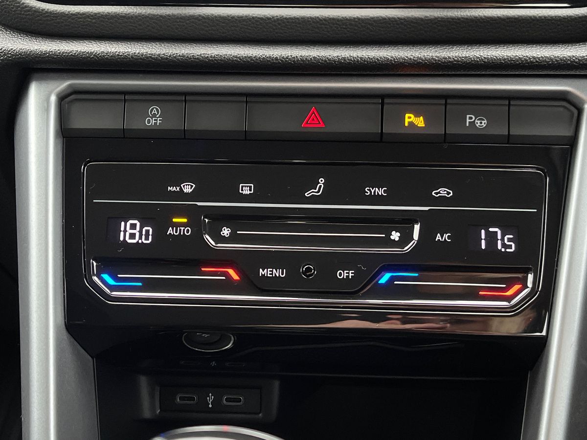 Volkswagen T-Roc Photo 12