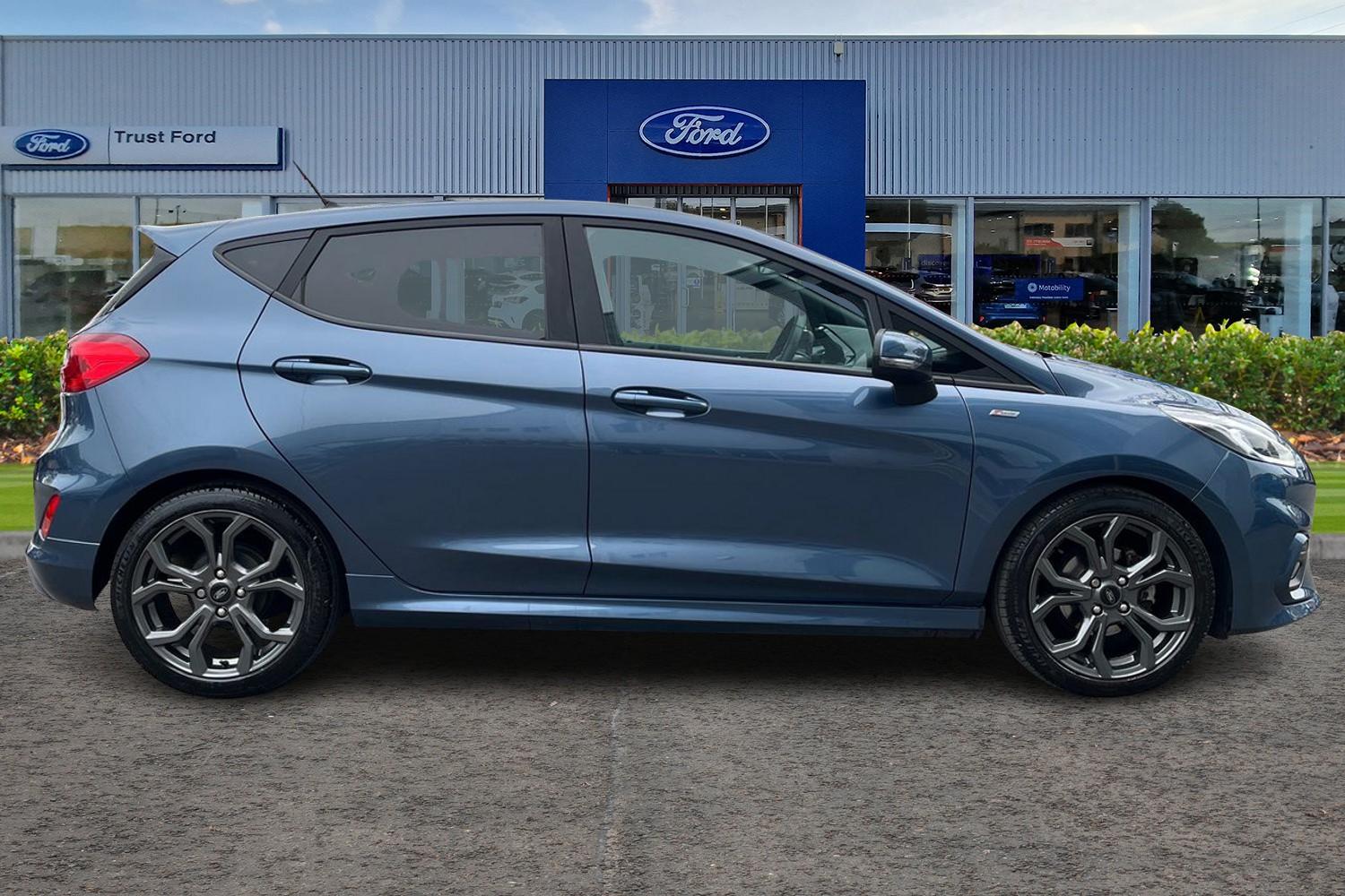 Ford FIESTA Photo 2