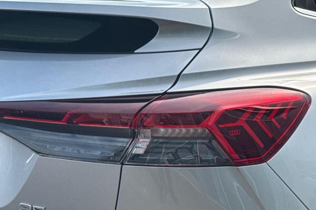 AUDI Q4 E-Tron Photo 18