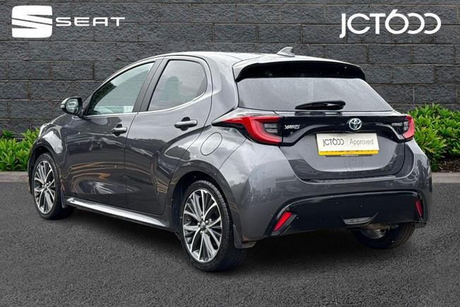 TOYOTA Yaris Photo 3