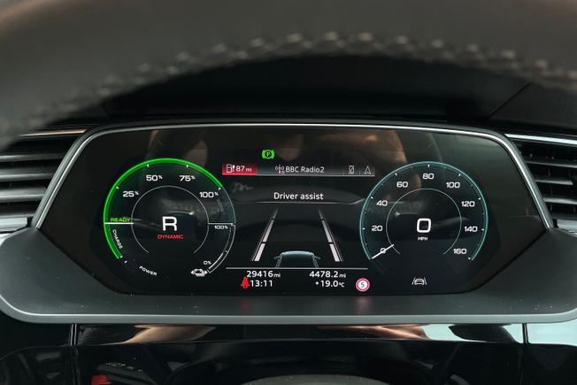 AUDI Q8 E-Tron Photo 15