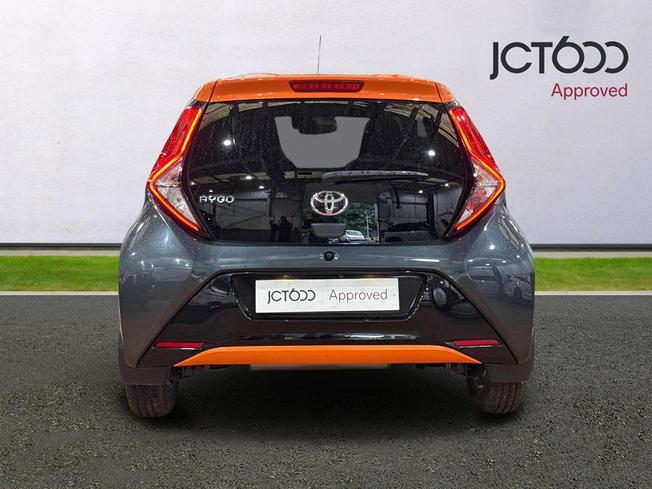 TOYOTA Aygo Photo 7