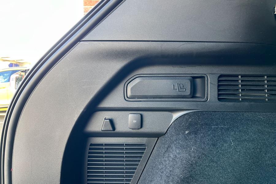 Ford Kuga Photo autoimg-555159862ef147ec0a6b58a3a0e8857929b4288f.jpg