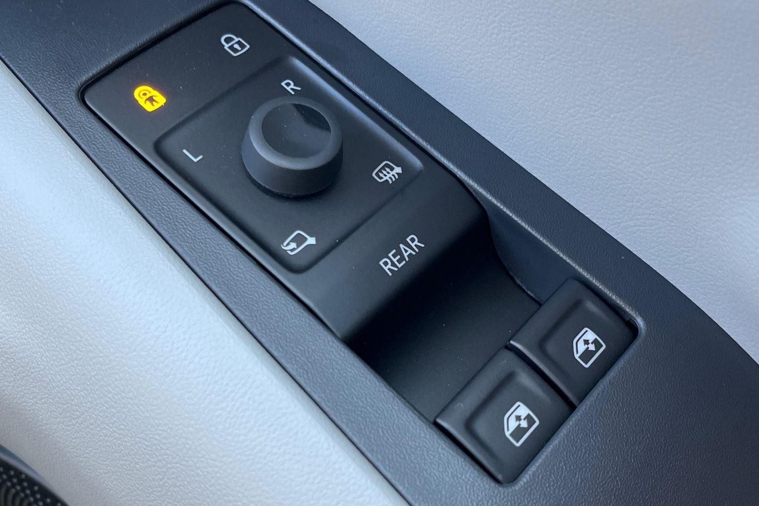 Ford EXPLORER Photo 15